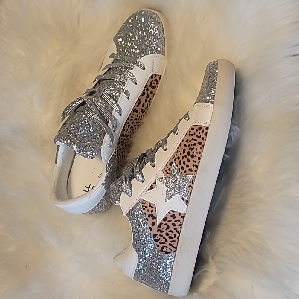 🖤JUST FAB ZAYLEE SNEAKERS 🖤 - Picture 3 of 9